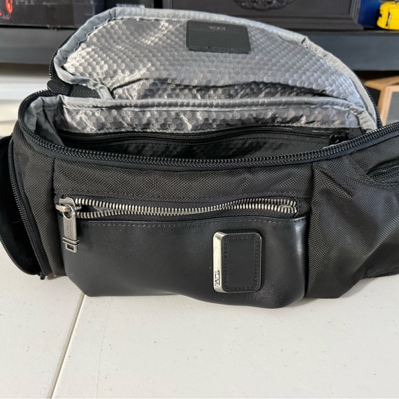Tumi Kelly crossbody/sling Bag